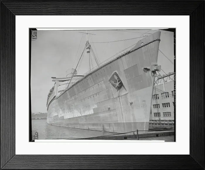 Framed Print : RMS Queen Elizabeth Framed Print : RMS Queen Elizabeth