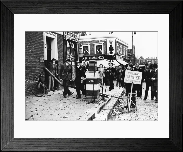 Framed Print : Duke Of Kent With Admiral Sir Evans Framed Print : Duke Of Kent With Admiral Sir Evans