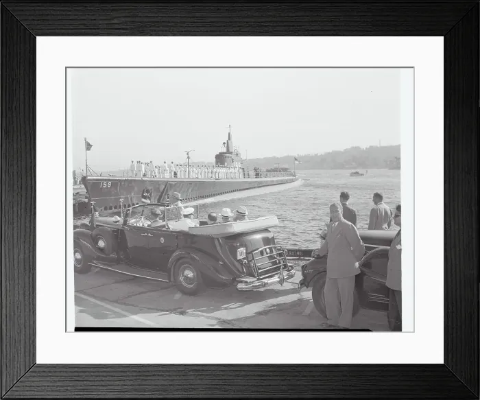 Framed Print : Franklin Roosevelt Conversing with Unidentified Man