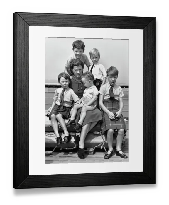 Framed Print : Evacuees from Glasgow Framed Print : Evacuees from Glasgow