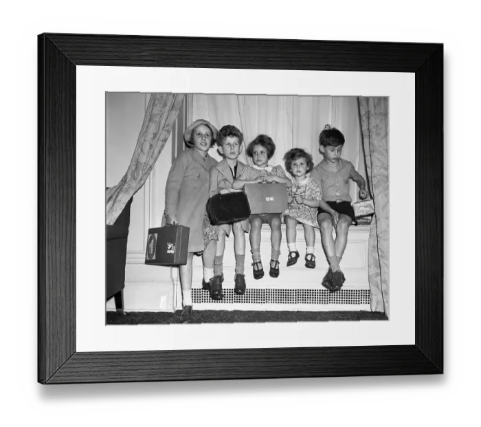 Framed Print : Davina And Simon Bowes-Lyon With Their Cousins
