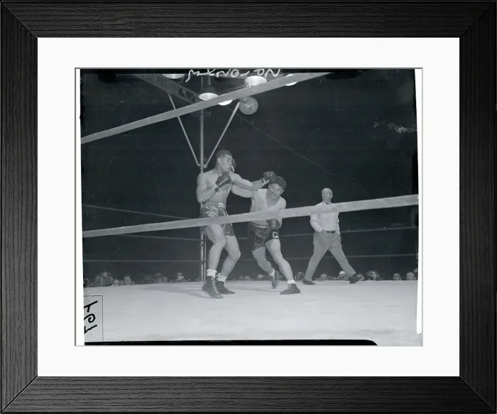 Framed Print : Arturo Godoy Punching Joe Louis Framed Print : Arturo Godoy Punching Joe Louis