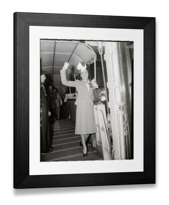 Framed Print : Mme. Colette D'Arville, French Actress