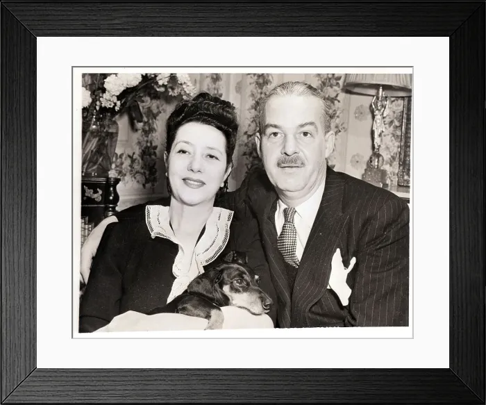 Framed Print : Alfred Lunt with Lynne Fontanne and Dog Framed Print : Alfred Lunt with Lynne Fontanne and Dog
