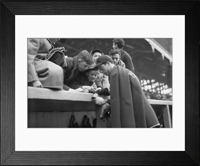 Framed Print : Joe Dimaggio Signing Autographs for Fans Framed Print : Joe Dimaggio Signing Autographs for Fans