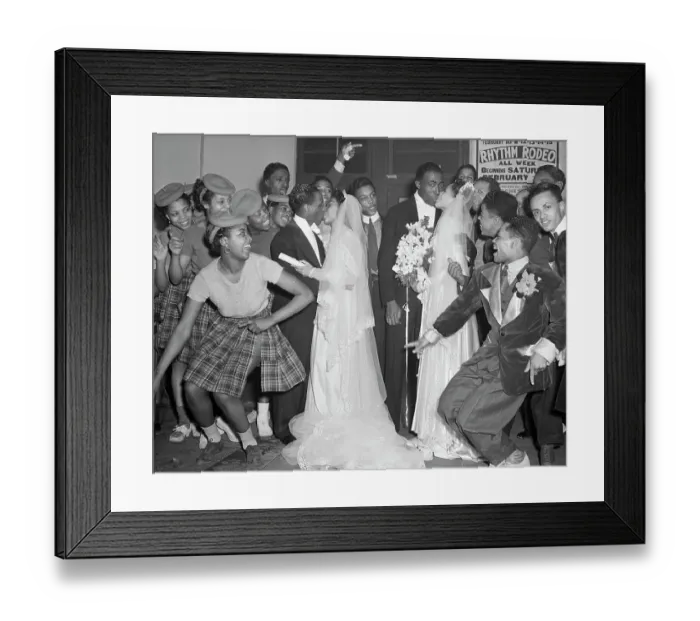 Framed Print : Newlywed Couples Kissing