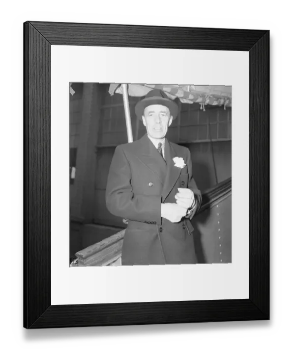 Framed Print : Portrait of Count Folke Bernadotte Framed Print : Portrait of Count Folke Bernadotte