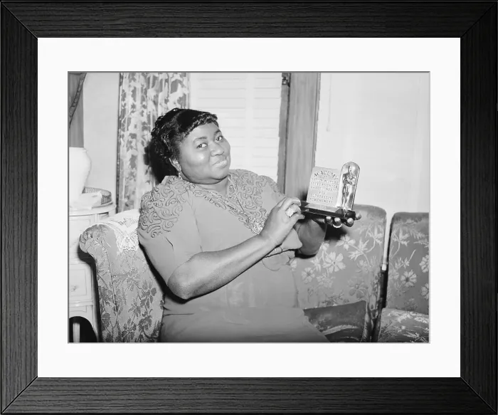 Framed Print : Hattie Mcdaniels With Academy Award Framed Print : Hattie Mcdaniels With Academy Award
