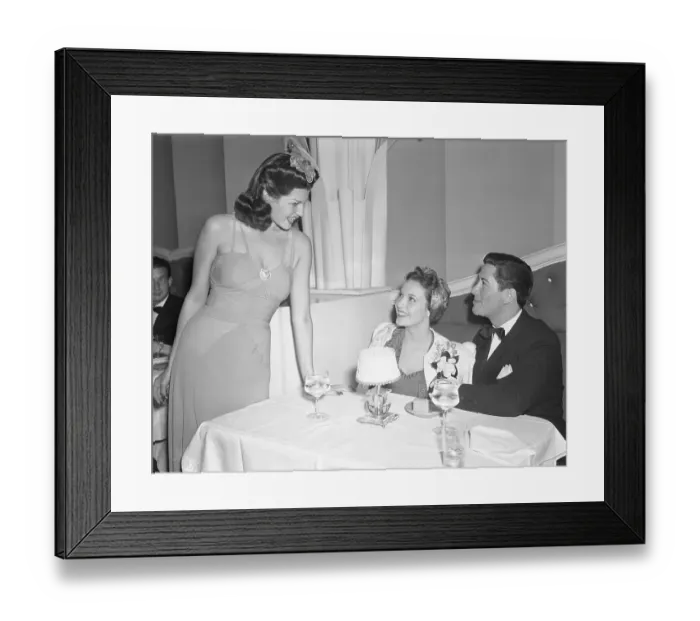 Framed Print : Rita Hayworth, Linda Darnell, and Robert Shaw Chatting Framed Print : Rita Hayworth, Linda Darnell, and Robert Shaw Chatting