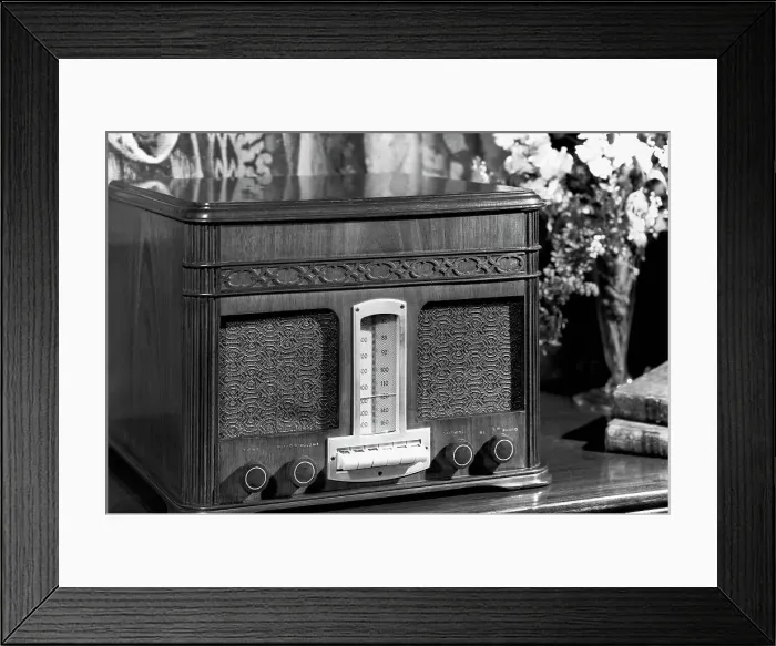 Framed Print : 1940s Table Top Radio Framed Print : 1940s Table Top Radio