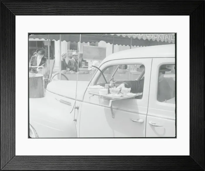Framed Print : Crab Served as Fast Food to Motorist Framed Print : Crab Served as Fast Food to Motorist