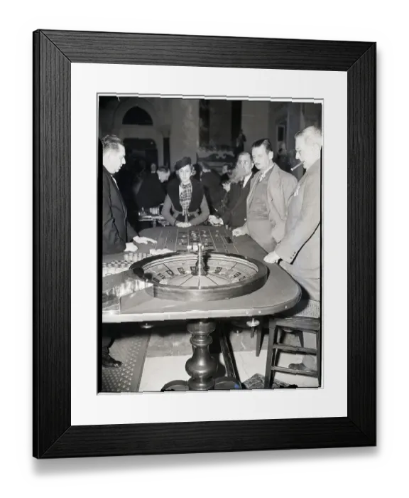Framed Print : Gamblers at the Roulette Wheel Framed Print : Gamblers at the Roulette Wheel