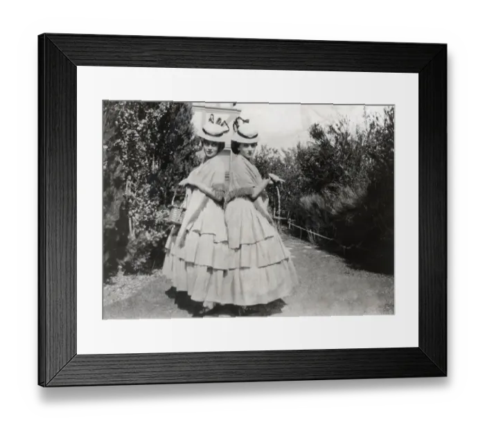 Framed Print : Olivia De Havilland & Joan Fontaine