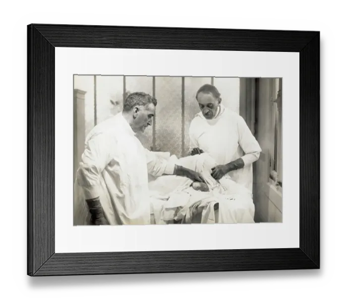 Framed Print : Surgeons with Patient Framed Print : Surgeons with Patient