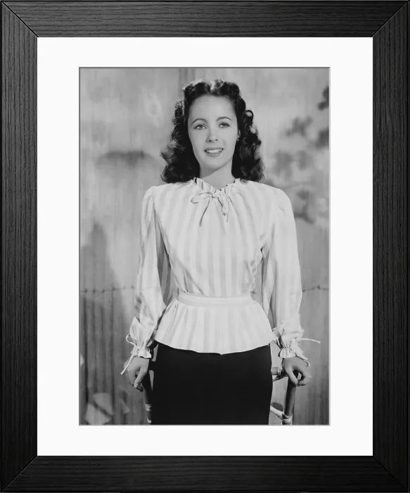 Framed Print : Portrait of Elizabeth Taylor Framed Print : Portrait of Elizabeth Taylor