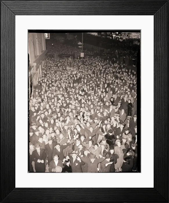 Framed Print : Crowd in Times Square for New Year Framed Print : Crowd in Times Square for New Year