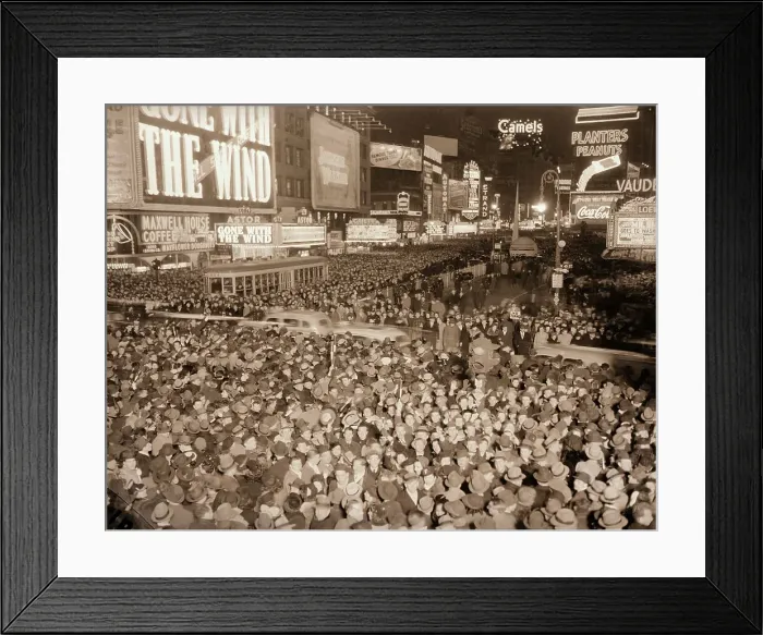 Framed Print : Crowd in Times Square for New Year Framed Print : Crowd in Times Square for New Year