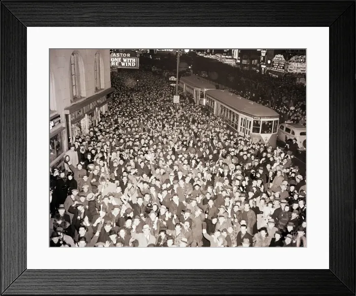 Framed Print : Crowd in Times Square for New Year Framed Print : Crowd in Times Square for New Year