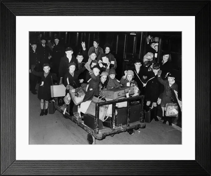 Framed Print : Children Evacuating London in War Framed Print : Children Evacuating London in War