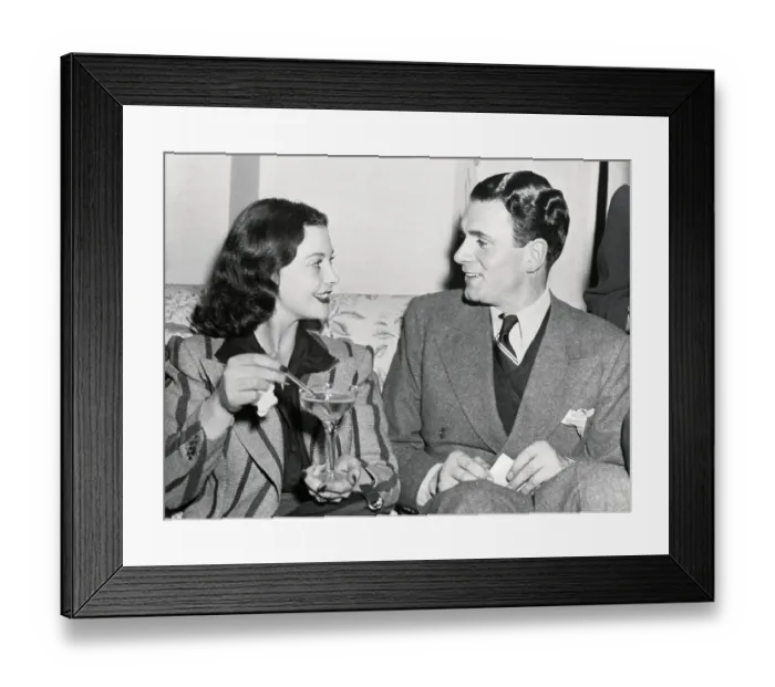 Framed Print : Vivien Leigh Smiling at Laurence Oliver Framed Print : Vivien Leigh Smiling at Laurence Oliver
