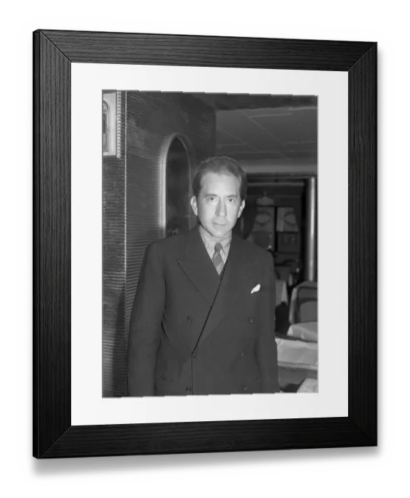 Framed Print : Getty On Arrival From Russia To New York Framed Print : Getty On Arrival From Russia To New York