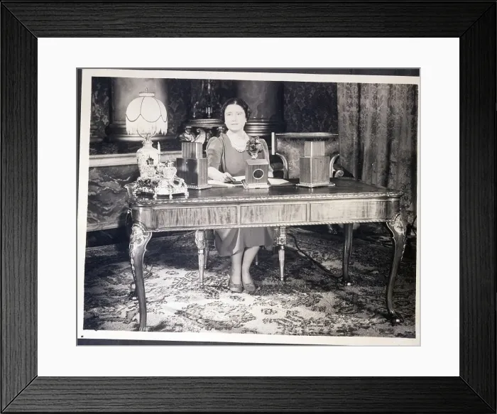 Framed Print : Queen Elizabeth I Addresses Women Framed Print : Queen Elizabeth I Addresses Women