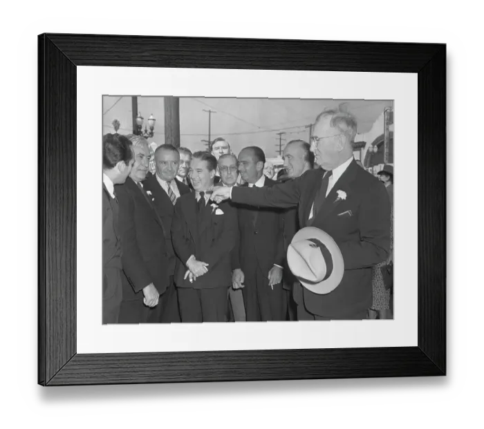 Framed Print : Charlie Murray Pointing to Charlie Chaplin Framed Print : Charlie Murray Pointing to Charlie Chaplin