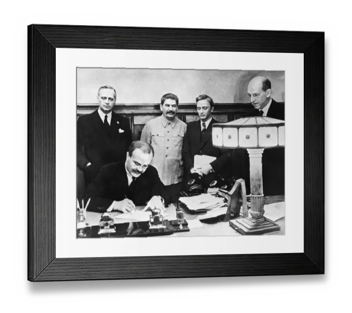 Framed Print : USSR and Germany Sign Treaty Over Border