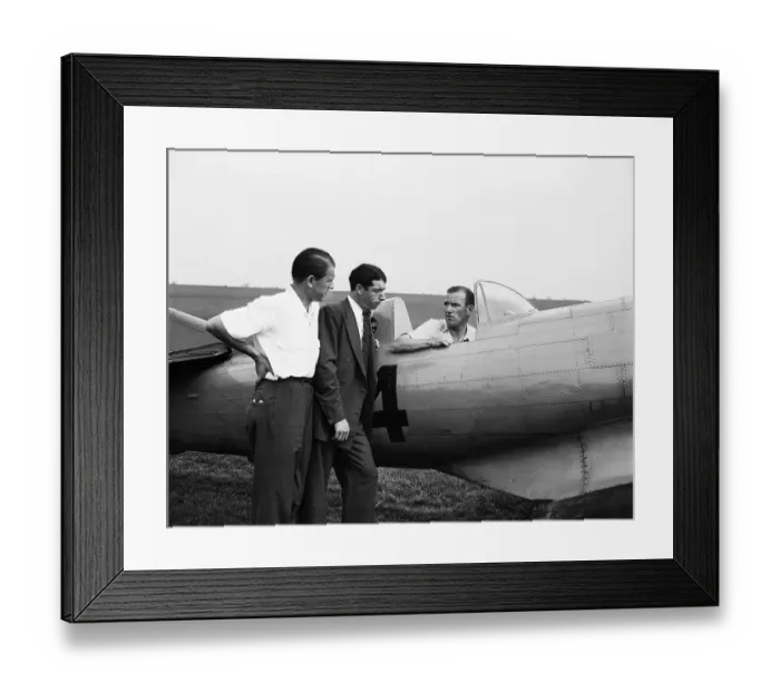 Framed Print : Lefty Gomez, Joe Dimaggio Get Flight Tips Framed Print : Lefty Gomez, Joe Dimaggio Get Flight Tips