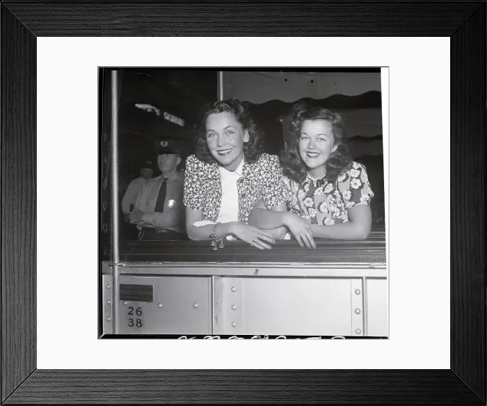 Framed Print : Sisters Maureen And Sheila O'Sullivan Framed Print : Sisters Maureen And Sheila O'Sullivan