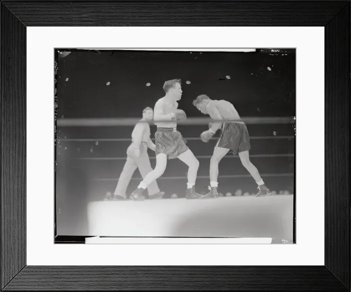Framed Print : Henry Armstrong Ducking Blow from Lou Ambers Framed Print : Henry Armstrong Ducking Blow from Lou Ambers