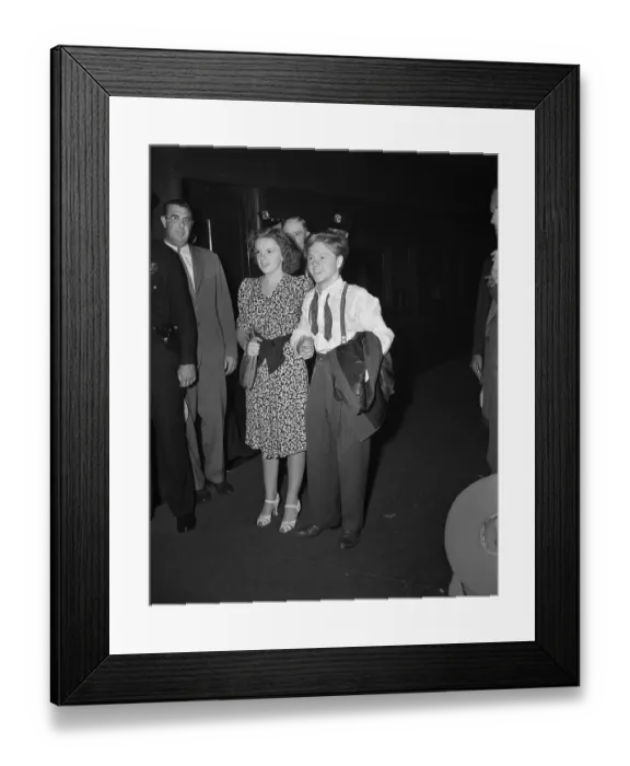 Framed Print : Judy Garland and Mickey Rooney Walking Through Hall of Grand Central Framed Print : Judy Garland and Mickey Rooney Walking Through Hall of Grand Central