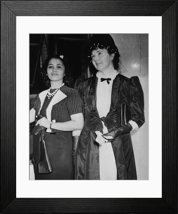 Framed Print : Do Gunn and Carmen Del Rio