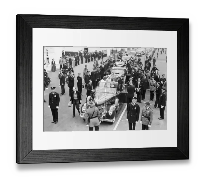 Framed Print : King George and Queen Elizabeth in Car Framed Print : King George and Queen Elizabeth in Car