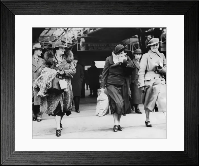 Framed Print : Police Women and Suspect Leaving for New York Framed Print : Police Women and Suspect Leaving for New York