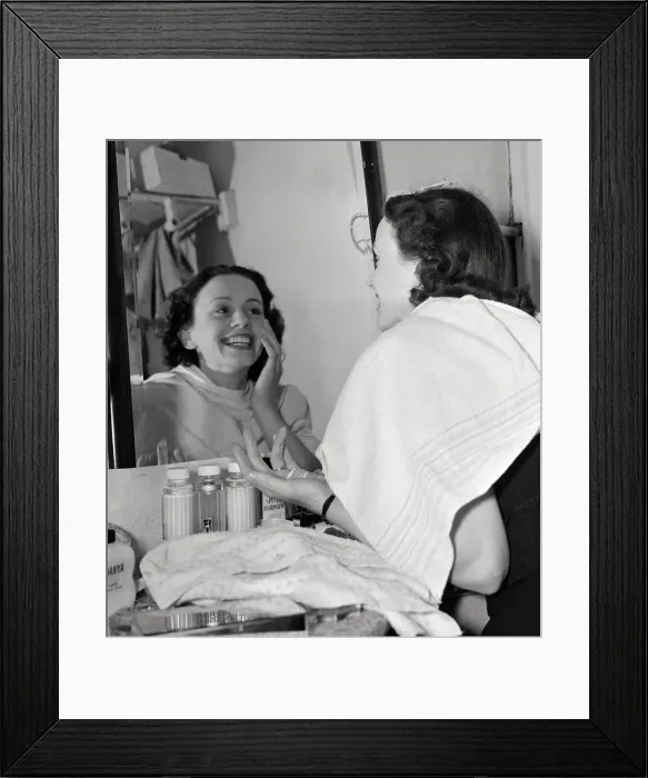 Framed Print : Portrait of Jessica Tandy in Backstage Dressing Room Framed Print : Portrait of Jessica Tandy in Backstage Dressing Room