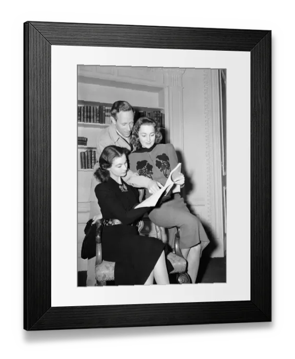 Framed Print : L.Howard V.Leigh O.Dehaviland W / Script Framed Print : L.Howard V.Leigh O.Dehaviland W / Script