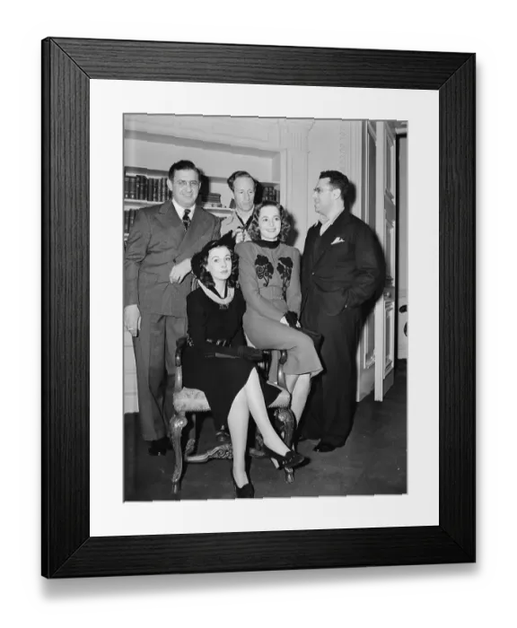 Framed Print : Vivien Leigh and Olivia De Havilland With Producers Framed Print : Vivien Leigh and Olivia De Havilland With Producers