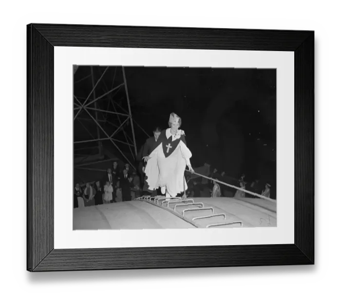 Framed Print : Climbing to the Rooftop Framed Print : Climbing to the Rooftop