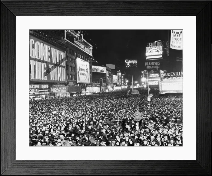 Framed Print : Large Crowd in Times Square Framed Print : Large Crowd in Times Square