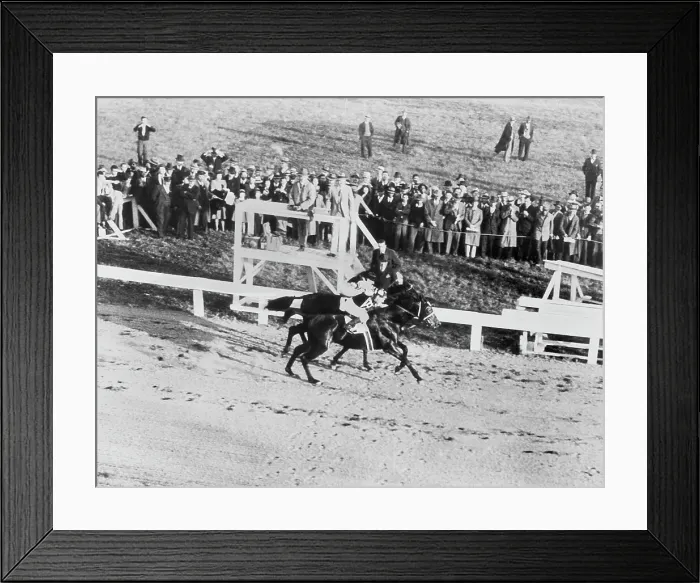 Framed Print : Race Horses Seabiscuit and War Admiral in Action Framed Print : Race Horses Seabiscuit and War Admiral in Action