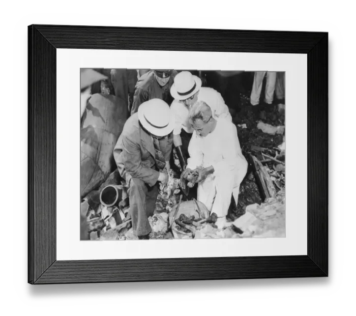 Framed Print : Detectives examining the bones of two murder victims of the Cleveland Torso Murderer Framed Print : Detectives examining the bones of two murder victims of the Cleveland Torso Murderer