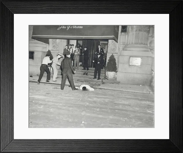 Framed Print : Man Jumps to Death from NY Hotel Framed Print : Man Jumps to Death from NY Hotel