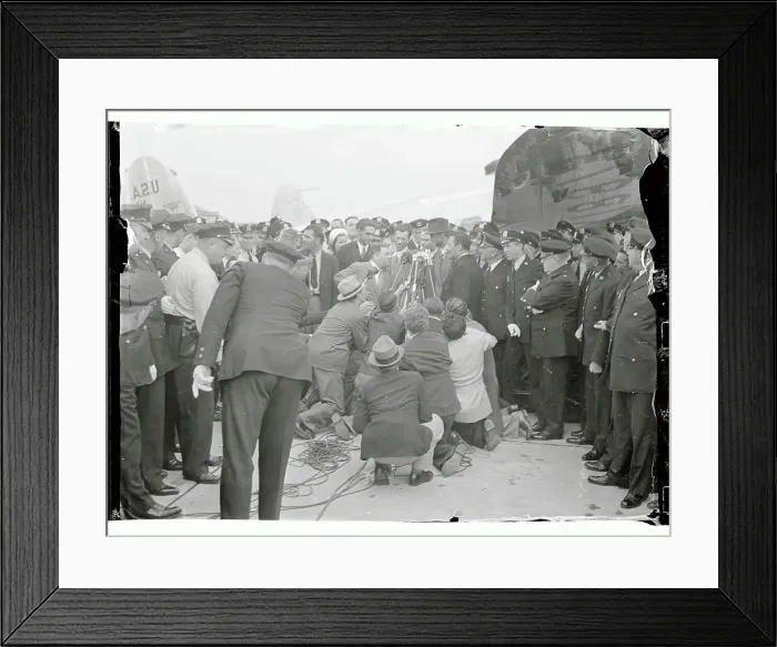 Framed Print : Howard Hughes and Flying Companions After Round-the-World Flight Framed Print : Howard Hughes and Flying Companions After Round-the-World Flight