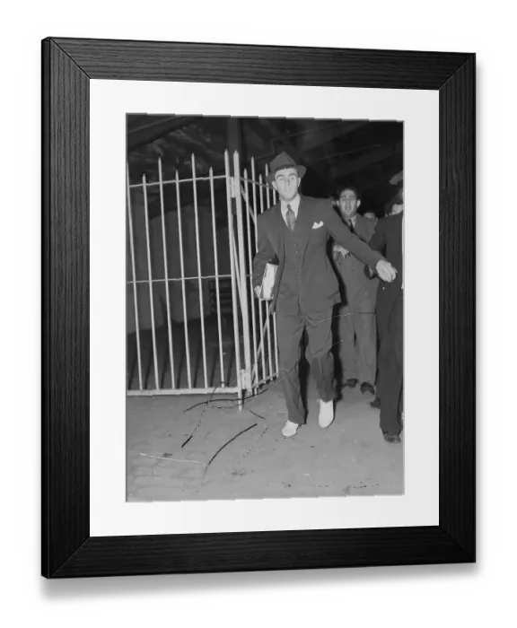 Framed Print : Cincinnati Reds Pitcher Johnny Vander Meer Framed Print : Cincinnati Reds Pitcher Johnny Vander Meer