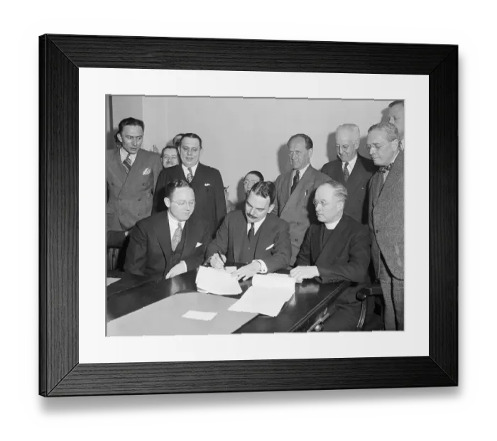 Framed Print : Thomas Dewey Signs Labor Agreement Framed Print : Thomas Dewey Signs Labor Agreement