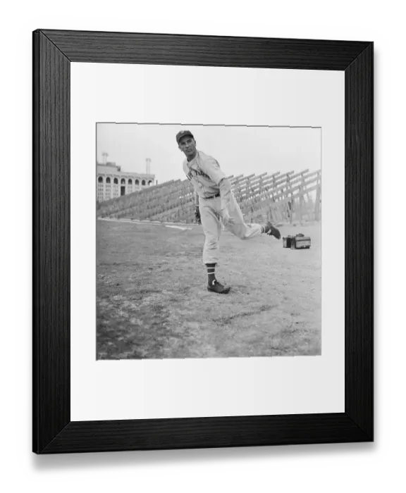 Framed Print : Hub Warms Up Framed Print : Hub Warms Up