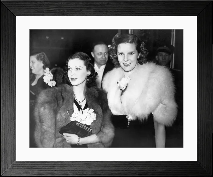 Framed Print : Vivien Leigh and Leonora Corbett In Fur Framed Print : Vivien Leigh and Leonora Corbett In Fur