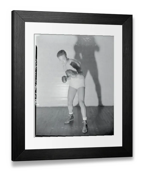 Framed Print : Joe Louis Showing Fighting Pose Framed Print : Joe Louis Showing Fighting Pose