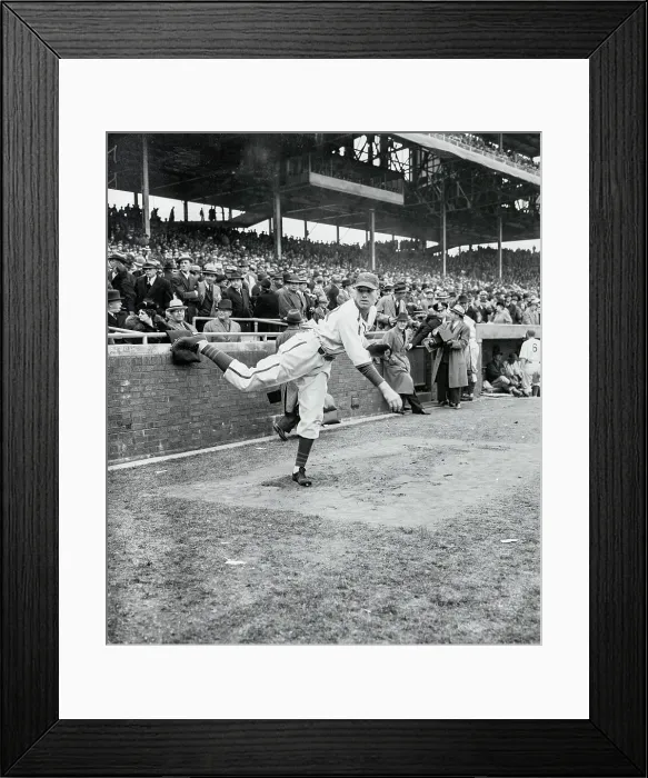 Framed Print : Dizzy Dean Pitching for Chicago Cubs